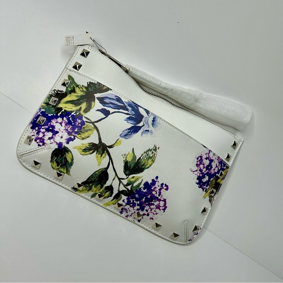 White House Black Market Handbags - White House black market clutch